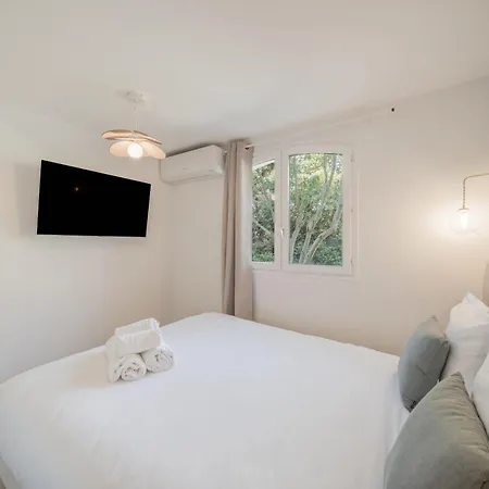 6p In A Citadelle With Pool - Apartment *
